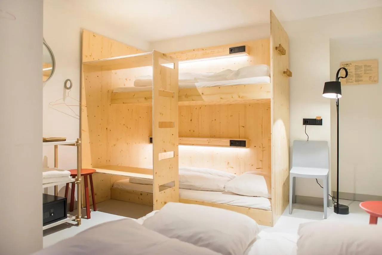 The Green Elephant Hostel & Spa 마스트리흐트